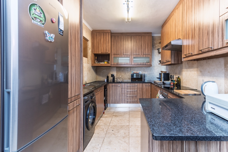 To Let 3 Bedroom Property for Rent in Green Point Western Cape